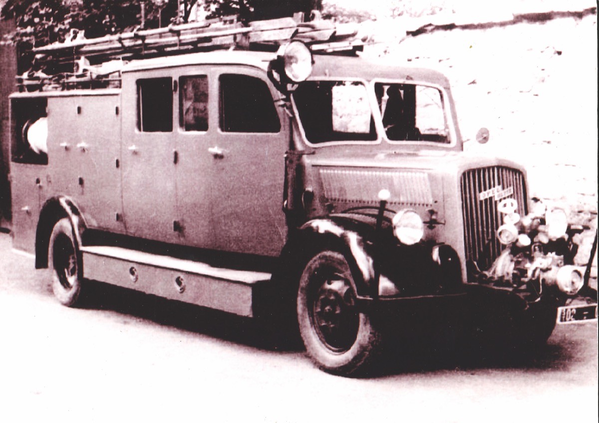 Historisches Löschfahrzeug der Feuerwehr Schmalkalden auf Opel-Blitz-Fahrgestell